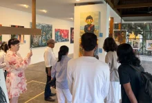 Pengunjung Pameran Seni Rplay Lombok