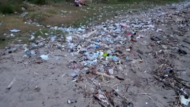 Sampah di Pantai Samota Sumbawa