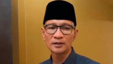 Wali Kota Mataram Mohan Roliskana