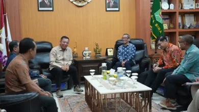Wali Kota Bima, H. A. Rahman H. Abidin (kiri) menerima kunjungan Pusbindiklatren Bappenas RI pada Kamis, 9 April 2026.