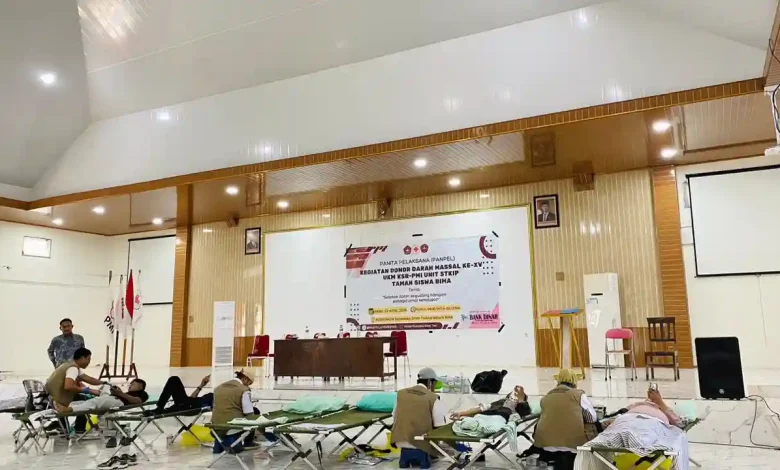 Suasana kegiatan donor darah oleh UKM KSR PMI STKIP Taman Siswa Bima pada Rabu, 22 April 2026.