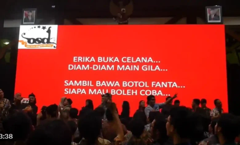 Suasana OSD Mahasiswa Tambang ITB yang viral usai menyanyikan lagu Erika, karena liriknya dianggap melecehkan perempuan.