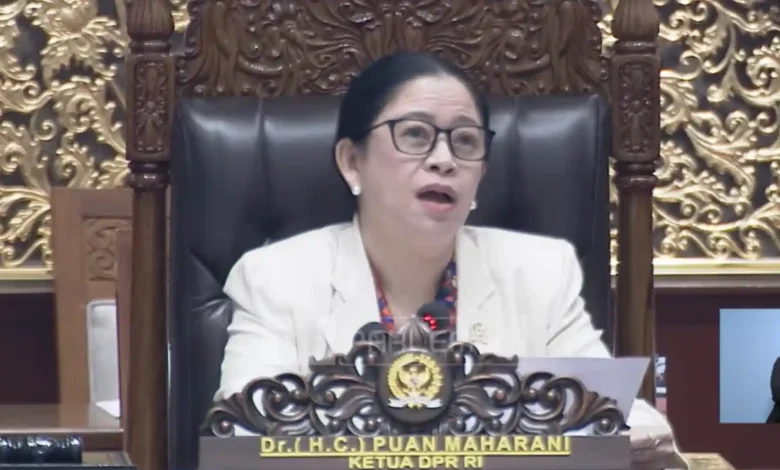 Ketua DPR RI, Puan Maharani, saat memimpin rapat Paripurna Ke-17 Masa Persidangan IV Tahun 2025–2026 pada Selasa, 21 April 2026.