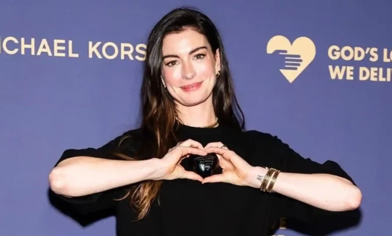 Aktris Hollywood, Anne Hathaway terima hadiah Alquran dari penggemar.