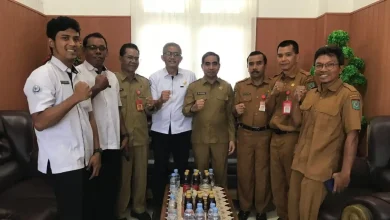 Sekda Kota Bima, H. Muhammad Fakhrunraji (kelima dri kiri) menerima kunjungan Tim Survey KNMP pada Senin, 13 April 2026.