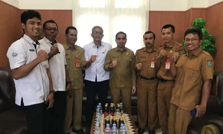 Sekda Kota Bima, H. Muhammad Fakhrunraji (kelima dri kiri) menerima kunjungan Tim Survey KNMP pada Senin, 13 April 2026.