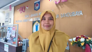 Camat Kecamatan Sandubaya Henny Suyasih