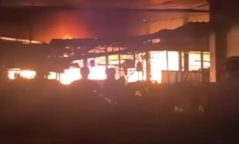 Kebakaran Hebat Melanda Pasar Pringgabaya