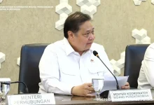 Menteri Koordinator Bidang Perekonomian Airlangga Hartarto Kenaikan Harga Tiket Pesawat hingga 13 Persen