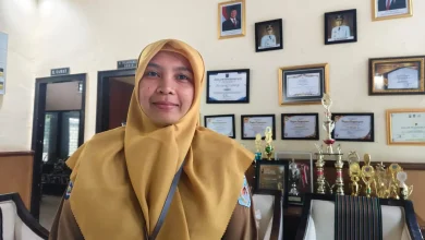 Camat Sandubaya Henny Suyasih