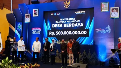 Gubernur Iqbal Serahkan Rp300-Rp500 Juta untuk Desa di NTB