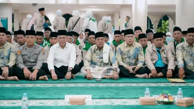 Bupati Lombok Timur Lepas 1.406 Jemaah Calon Haji Kloter Pertama Menuju Asrama