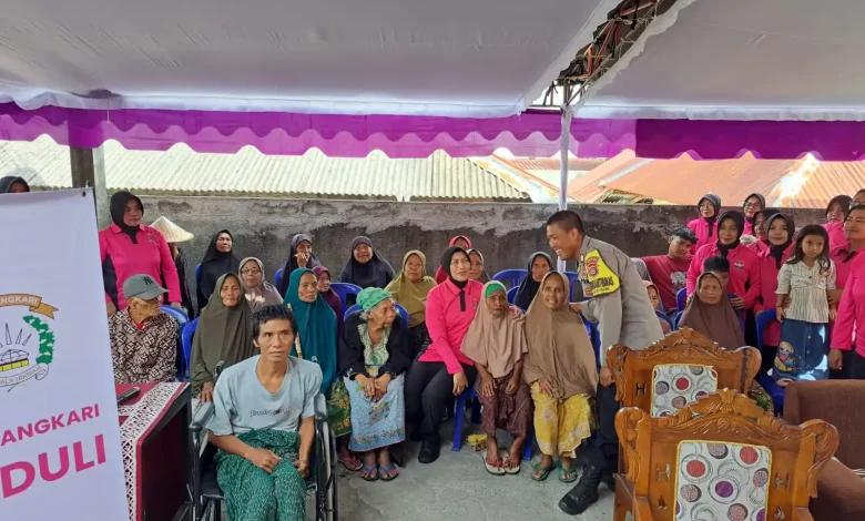 Ketua Bhayangkari NTB Serahkan Bantuan Kursi Roda dan Sosial bagi Warga Lombok Timur