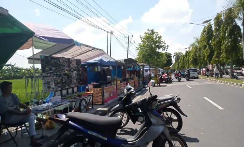 Parkir Dadakan di Sekitar Asrama Haji Mataram NTB