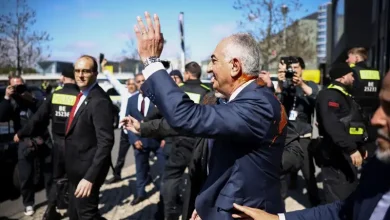 Tokoh Oposisi Iran Reza Pahlavi Disiram Cat di Jerman