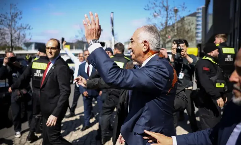 Tokoh Oposisi Iran Reza Pahlavi Disiram Cat di Jerman