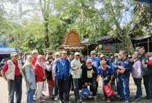 Club Touring Widyaiswara BPSDMD Provinsi NTB saat touring ke Suranadi Sampah Plastik