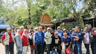 Club Touring Widyaiswara BPSDMD Provinsi NTB saat touring ke Suranadi Sampah Plastik