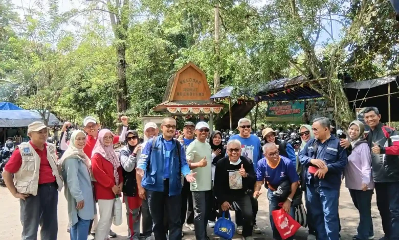 Club Touring Widyaiswara BPSDMD Provinsi NTB saat touring ke Suranadi Sampah Plastik