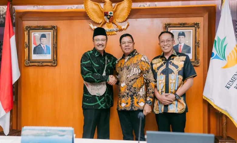 Bupati Lombok Timur Temui Mensos