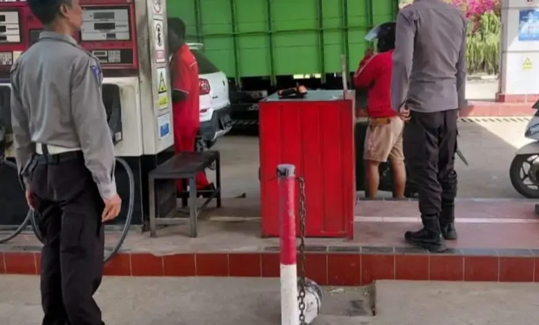 Polsek Maluk Perketat Pengamanan dan Penyesuaian Harga BBM di SPBU