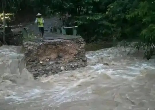 Jembatan Serage Lombok Tengah Loteng Putus