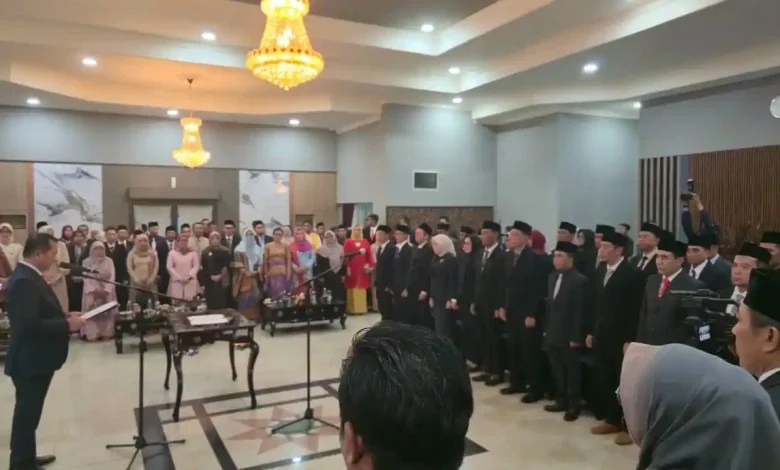 Gubernur Iqbal Lantik 13 Pejabat Eselon II Pemprov NTB