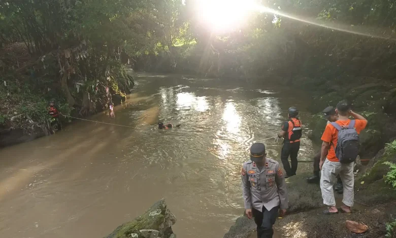 Proses Pencarian Anak 13 Tahun Tenggelam di Sungai Kuripan