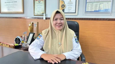 Kepala SMAN 5 Mataram Siti Nurhani
