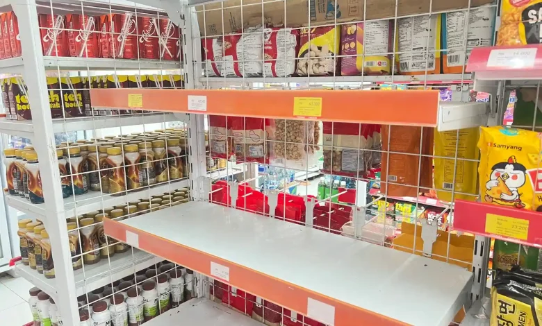 Stok Minyak Goreng Premium Masih Kosong di Alfamart KSB