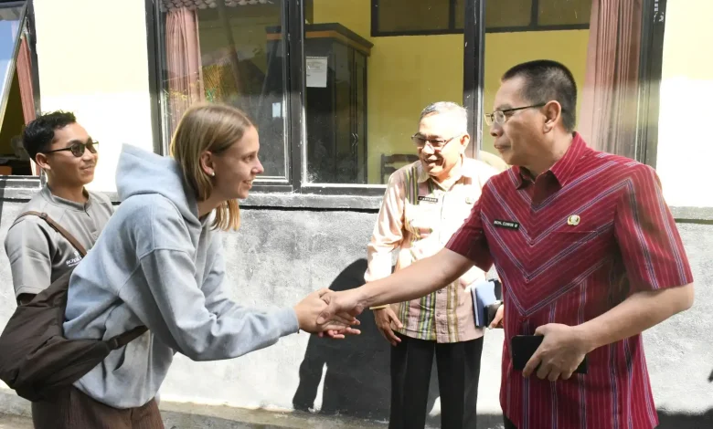 Pemkab Lombok Timur Gandeng LSM dari Jerman Kendalikan Kasus Anjing Liar