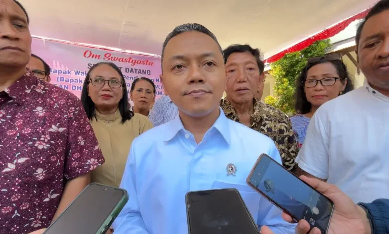 Wamendikdasmen Fajar Riza Ul Haq Tinjau Kesiapan TKA di Kota Mataram