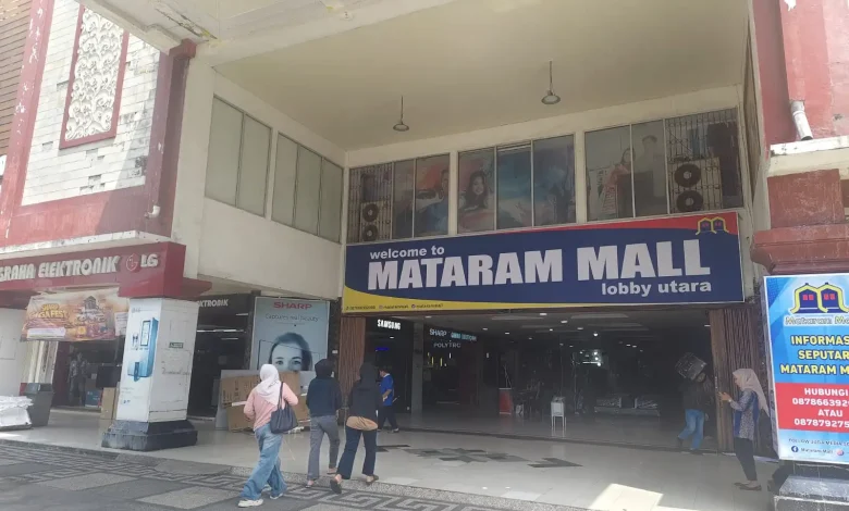 Pengunjung Mataram Mall