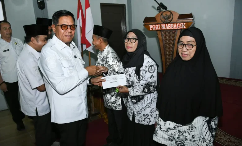 Bupati Lombok Timur Resmikan Gedung PGRI Masbagik