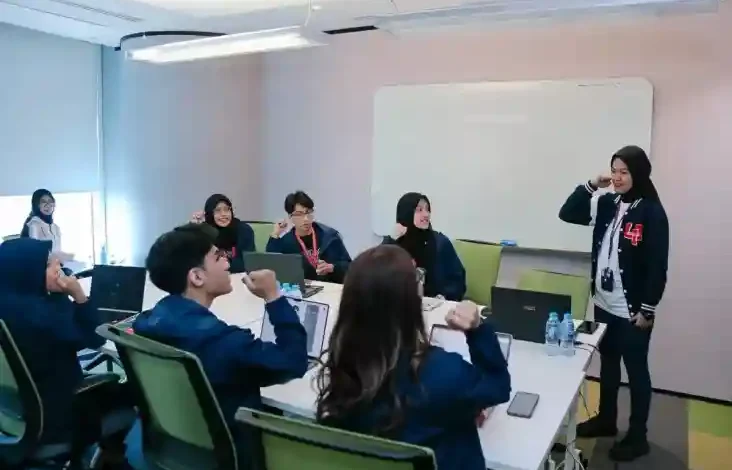 Ilustrasi mahasiswa yang mengikuti program PKL Kemendiktisaintek.