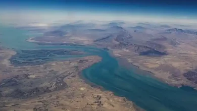 Potret Selat Hormuz yang menjadi salah satu jalur vital energi dan perdagangan dunia.