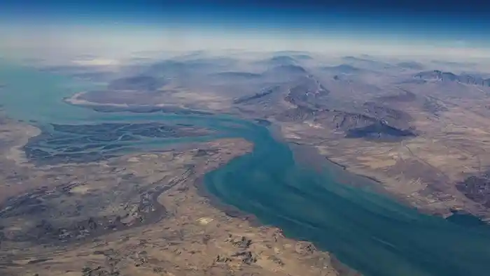 Potret Selat Hormuz yang menjadi salah satu jalur vital energi dan perdagangan dunia.