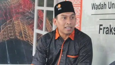Anggota Komisi III DPRD Kota Mataram Ismul Hidayat Pengadaan Tas Belanja DLH