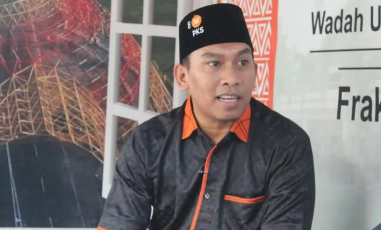 Anggota Komisi III DPRD Kota Mataram Ismul Hidayat Pengadaan Tas Belanja DLH