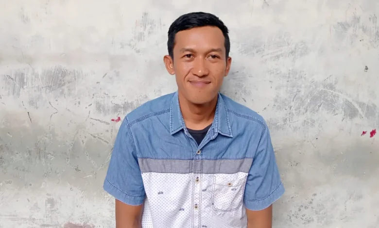 Bendahara Pokdarwis Pantai Viral Kali Ancar Muhammad Ridwan