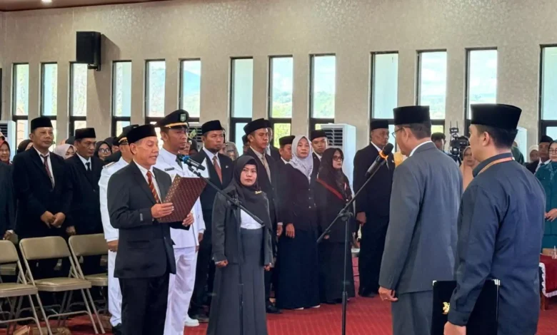 Bupati Jarot Lantik 76 Pejabat Pemkab Sumbawa