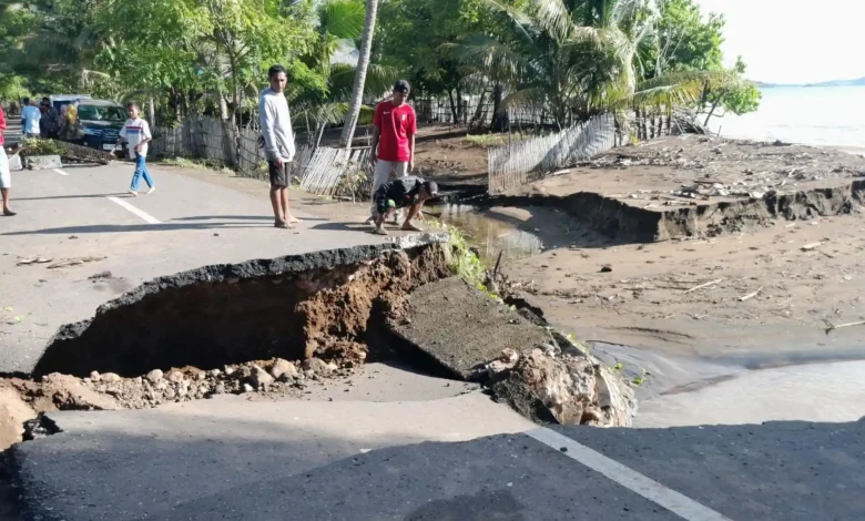 Jembatan Putus Akibat Banjir di Desa Sumi Kabupaten Bima