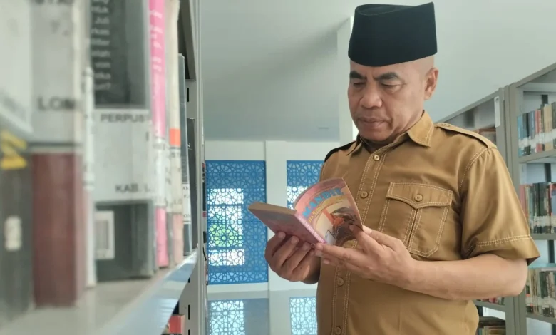 Kepala Dinas Kearsipan dan Perpustakaan Lombok Barat Lobar Lalu Winengan