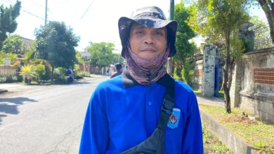 Operator Pengangkut Sampah DLH Kota Mataram Lalu Supriadi
