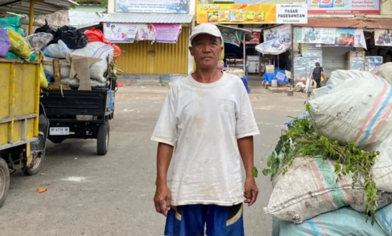Operator Sampah di Kota Mataram