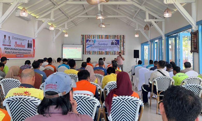 Disnakertrans KSB Tekankan Penyelarasan Hak Pekerja Lewat Sosialisasi Peraturan Perusahaan