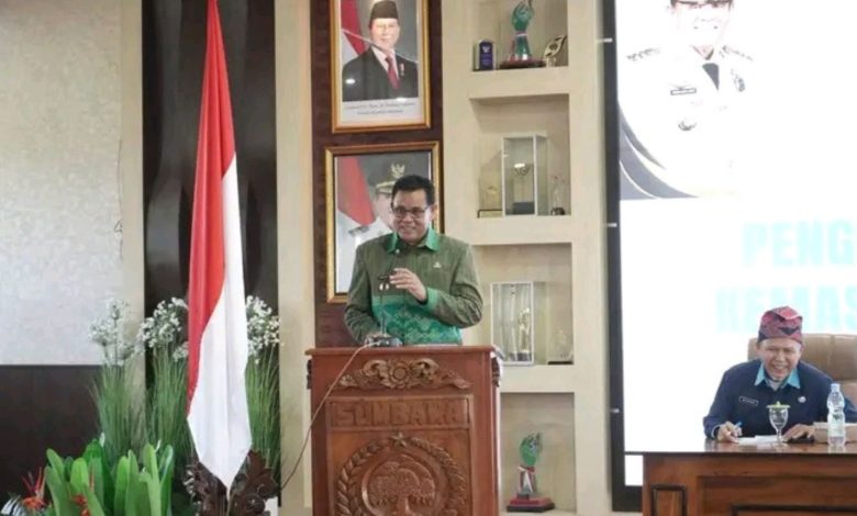 Bupati Sumbawa, Syarafuddin Jarot, saat Rapat Koordinasi LKD dan LKK