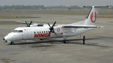 Pesawat Wings Air saat masih berada di bandara.