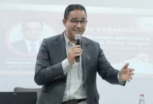 Mantan Gubernur DKI Jakarta, Anies Baswedan kritik pemerintah atas melemahnya rupiah.