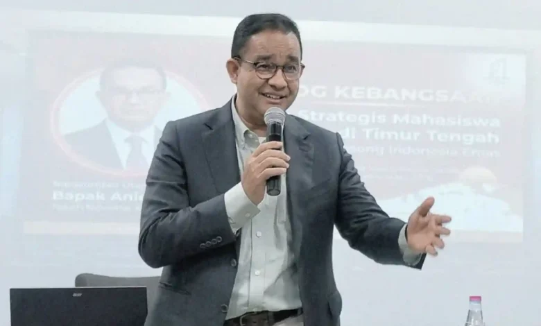 Mantan Gubernur DKI Jakarta, Anies Baswedan kritik pemerintah atas melemahnya rupiah.